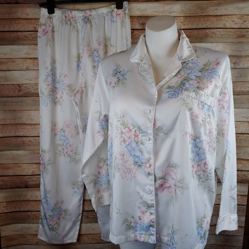 Gorgeous Aria Ivory floral pajamas Lg